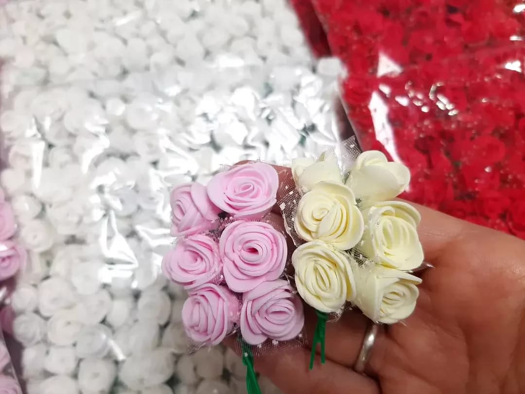 گل فومی ۱۴۴ عددی، رنگ صورتی، کرم، سفید و قرمز، گل رز کوچک