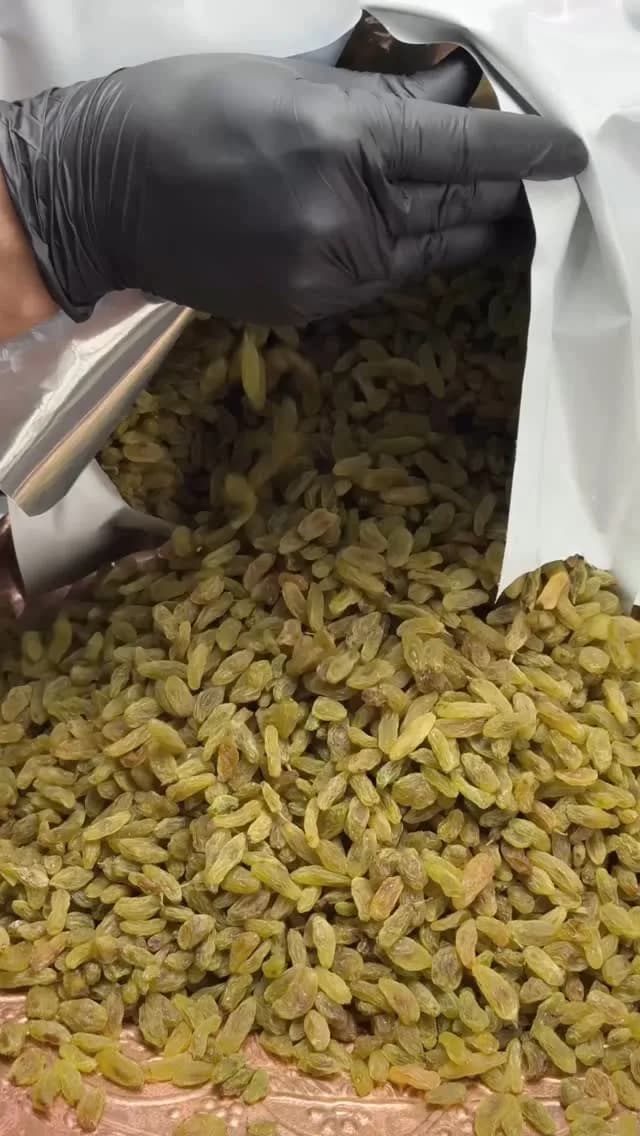 کشمش سبز قلمی، رنگ زرد، کشمش پلویی