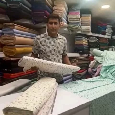 پارچه کتان کش، رنگ سفید و سبز، طرح گلدار، پارچه متری