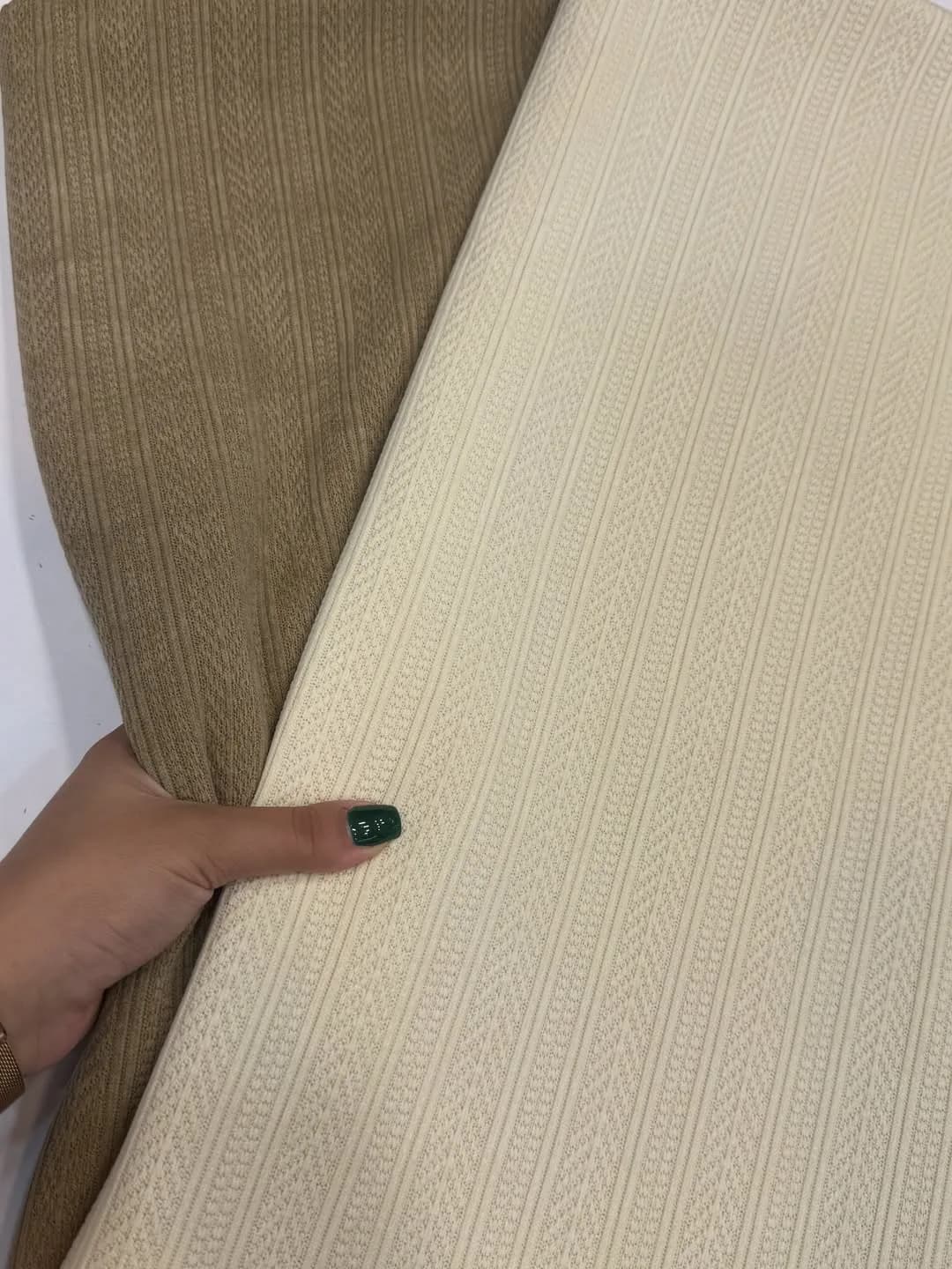 پارچه بافت زارا — رنگ کرم — نمای دردست — بدون چروک