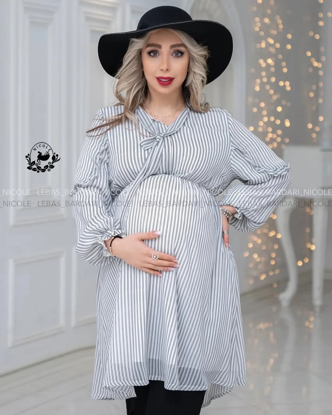 پیراهن آستین بلند بارداری شیردهی، رنگ خاکستری و سفید، طرح راهراه، یقه کرواتی، گشاد