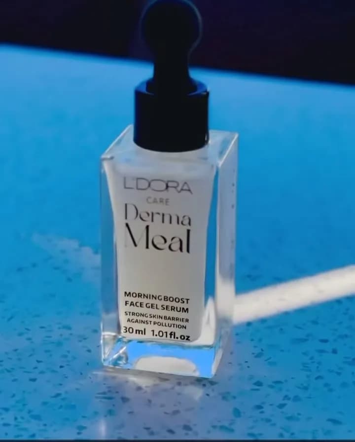 سرم ژل صورت کافئین، رنگ سفید و مشکی، جنس شیشه و پلاستیک، بطری قطرهچکان