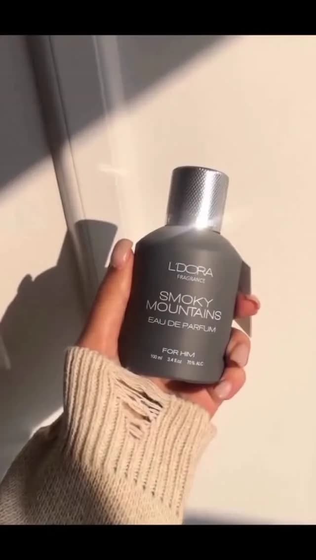 عطر اسموکی مانتینز مردانه، رنگ خاکستری و نقرهای، جنس شیشه و فلز، بطری اسپری