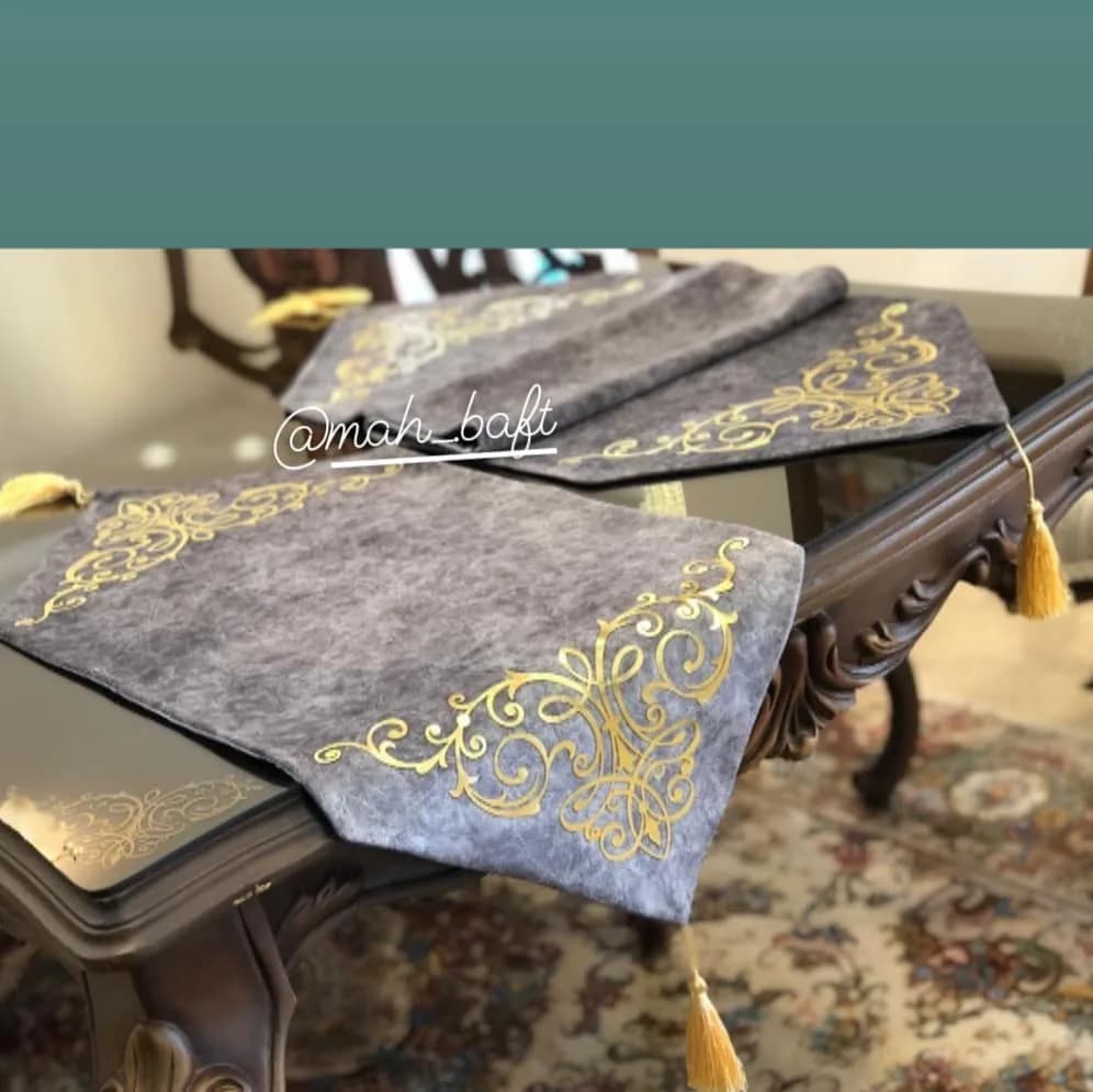 رانر طرح رویال طوسی چرم طلایی، رنگ خاکستری، جنس پارچه، طرح هندسی، رانر رومیزی مستطیلی