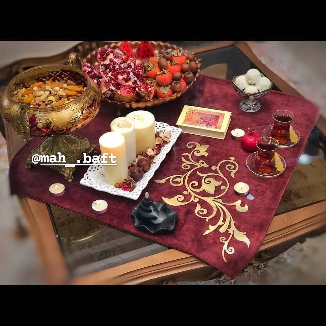رومیزی مخمل هفتسین، رنگ زرشکی و طلایی، طرح گلدوزی، مستطیلی