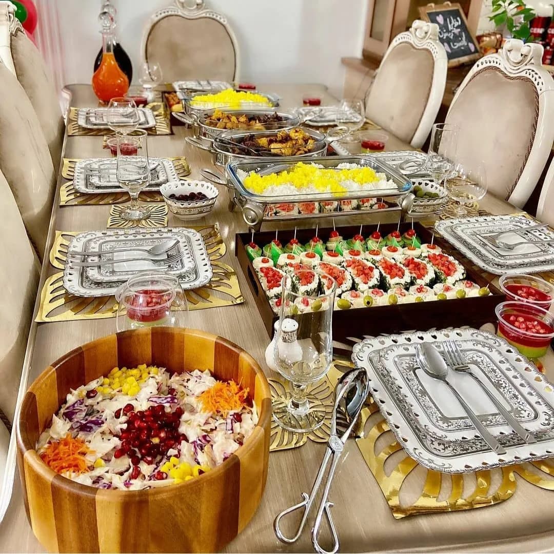 زیربشقابی چرم طرح چهار برگ، رنگ طلایی، طرح هندسی، گرد، توری