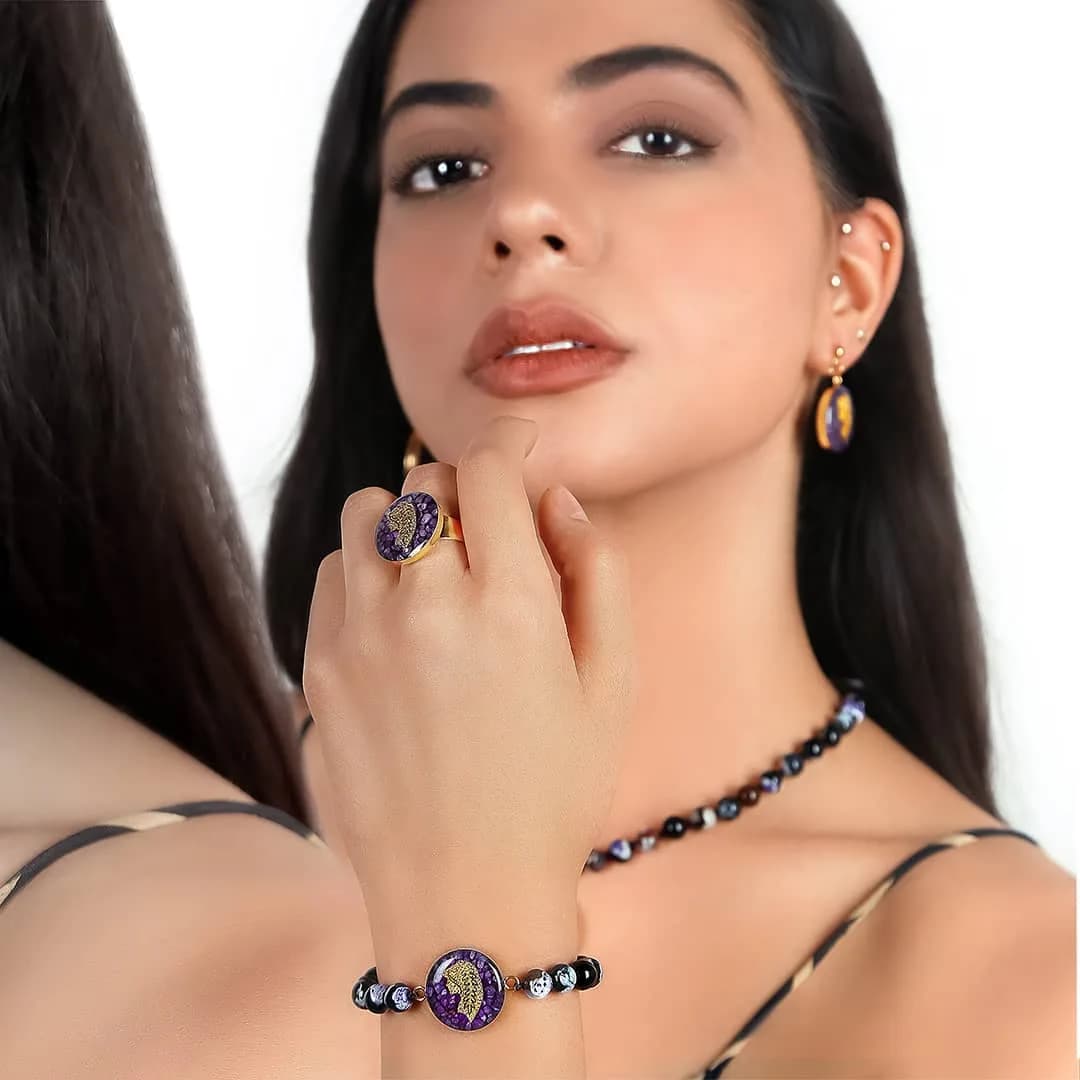 گردنبند زنانه، رنگ بنفش و طلایی، جنس فلز و سنگ، آویز گرد و زنجیر