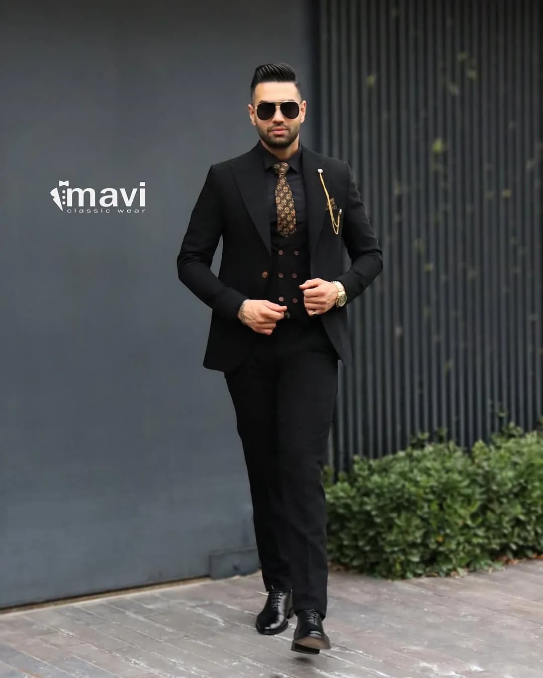کت و شلوار و ژیله مشکی، کت تک، شلوار جذب