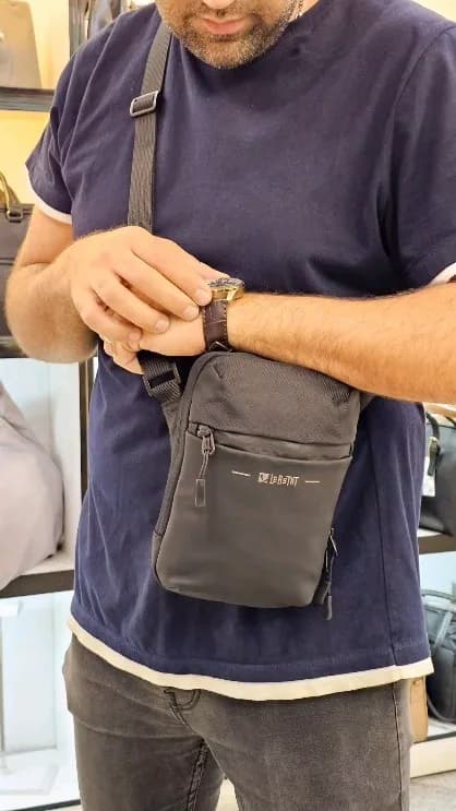 کیف دوشی، رنگ خاکستری تیره، جنس پارچه، کیف دوشی کوچک مردانه