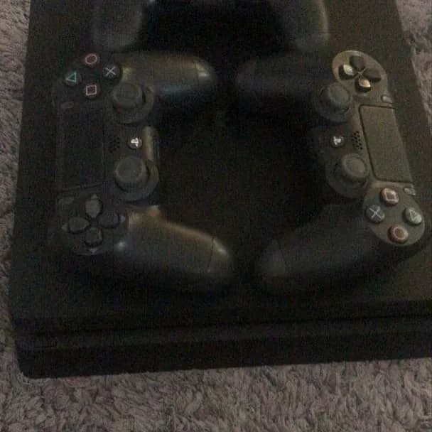 کنسول PS4 یک ترابایت با سه دسته