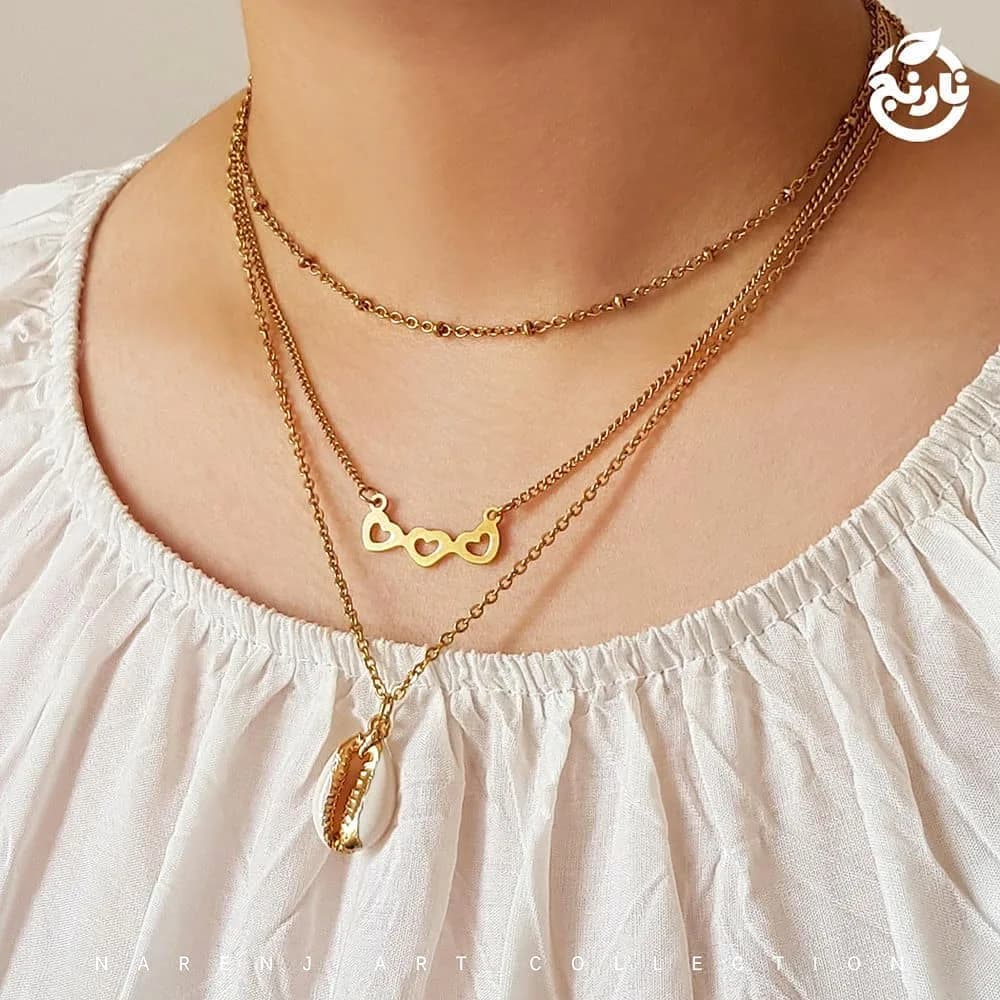 گردنبند استیل مروارید و صدف، رنگ طلایی و سفید، جنس فلز، گردنبند چندلایه صدف