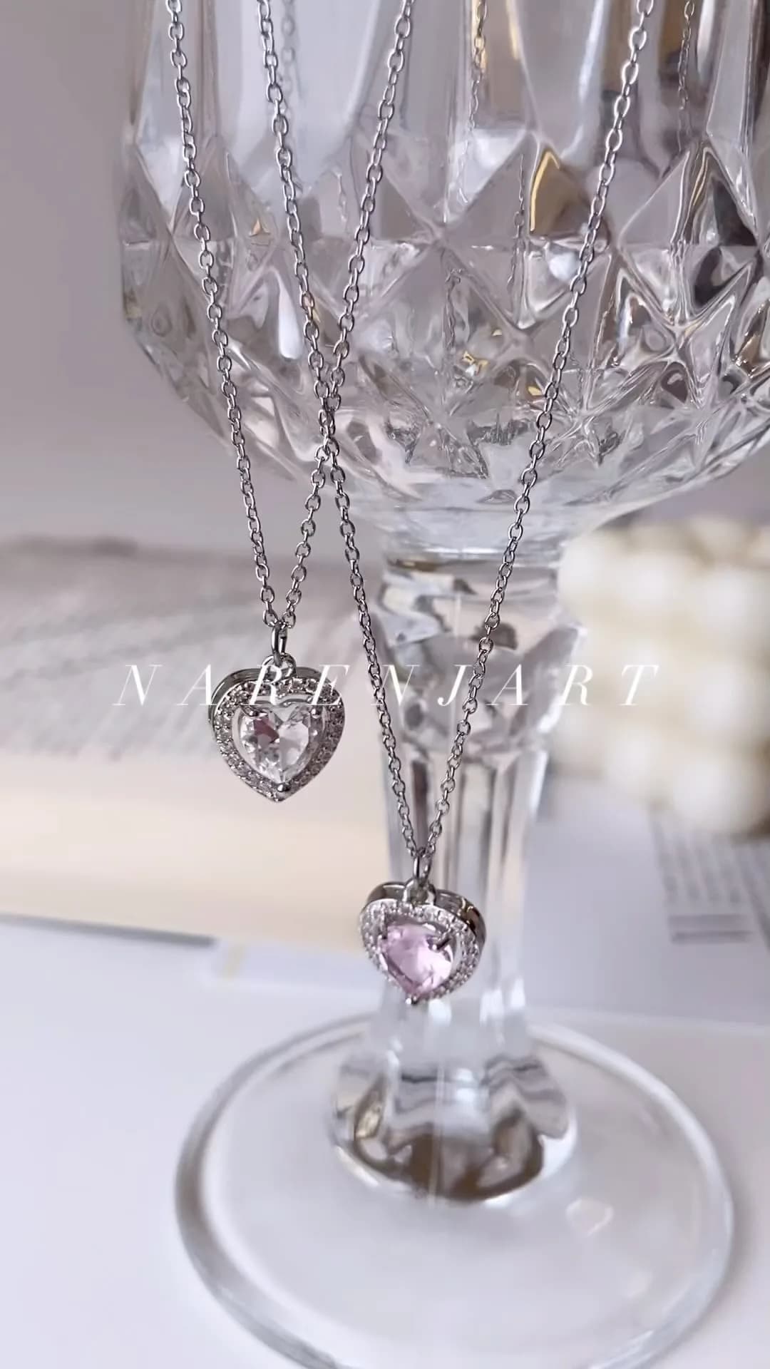 گردنبند جواهری، رنگ نقرهای و صورتی، جنس فلز و نگین، گردنبند آویز قلب نگینی