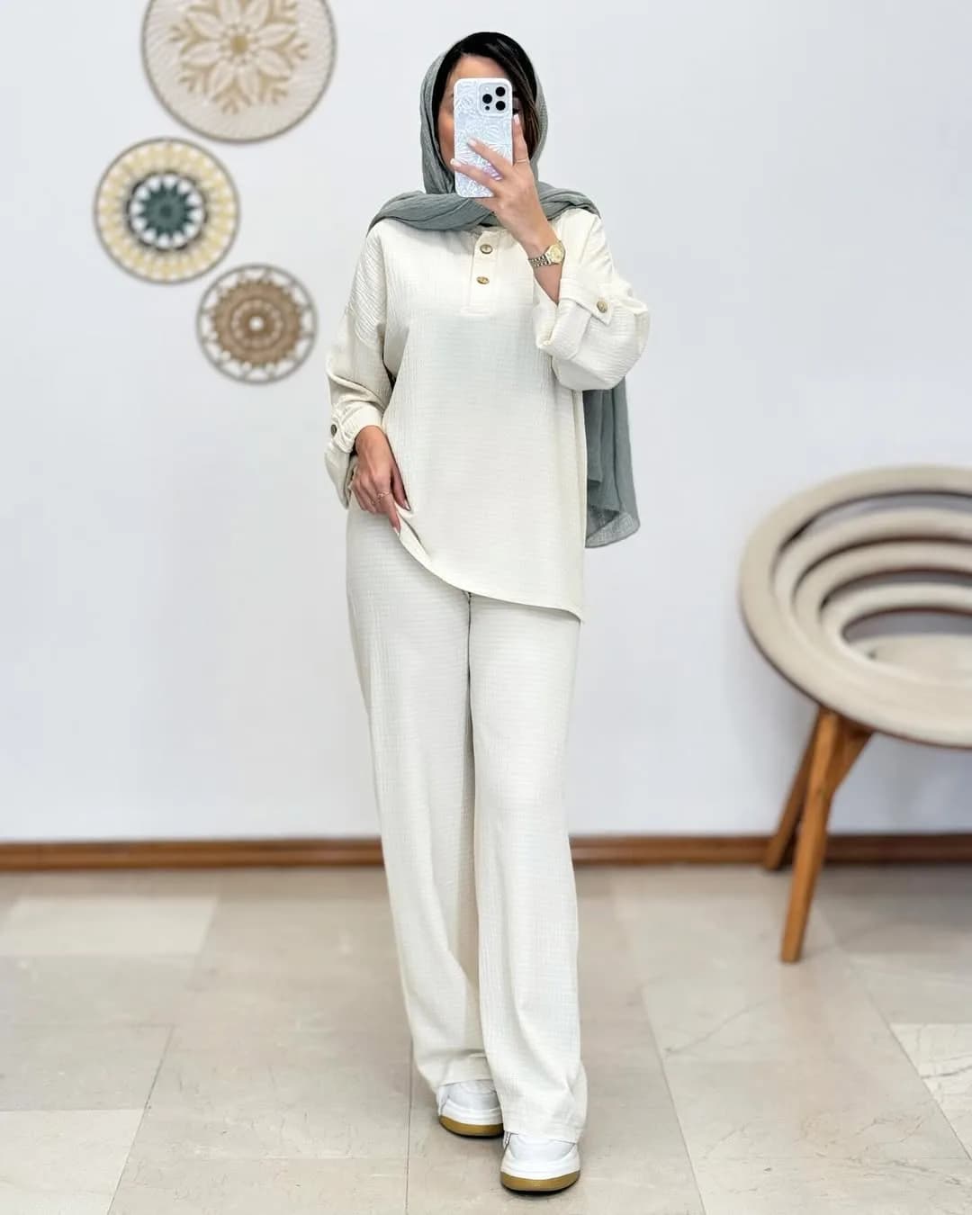 ست آیوا دکمه چوبی — رنگ شیری — نمای رویتن — تونیک