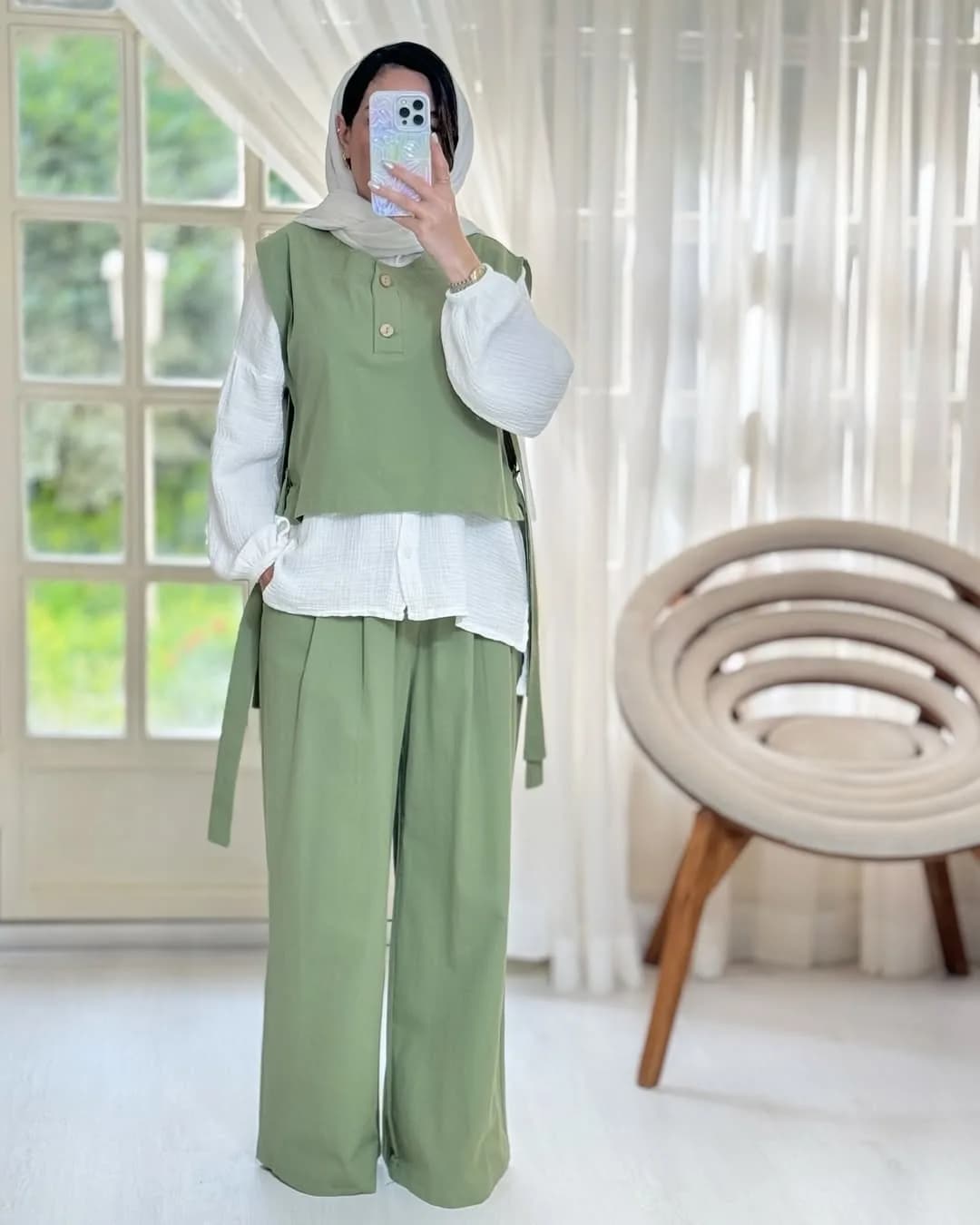 ست ژیله و شلوار پیله، رنگ سبز روشن و سفید، جنس کتان، جلیقه کوتاه و شلوار گشاد