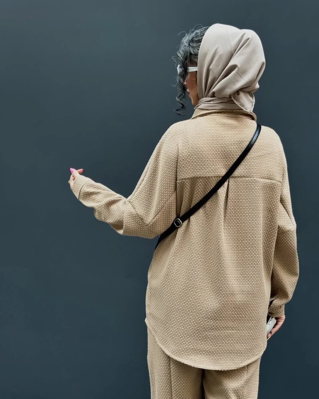 ست مام استایل libr مراکشی — رنگ بژ — نمای پشت — شومیز دکمهدار