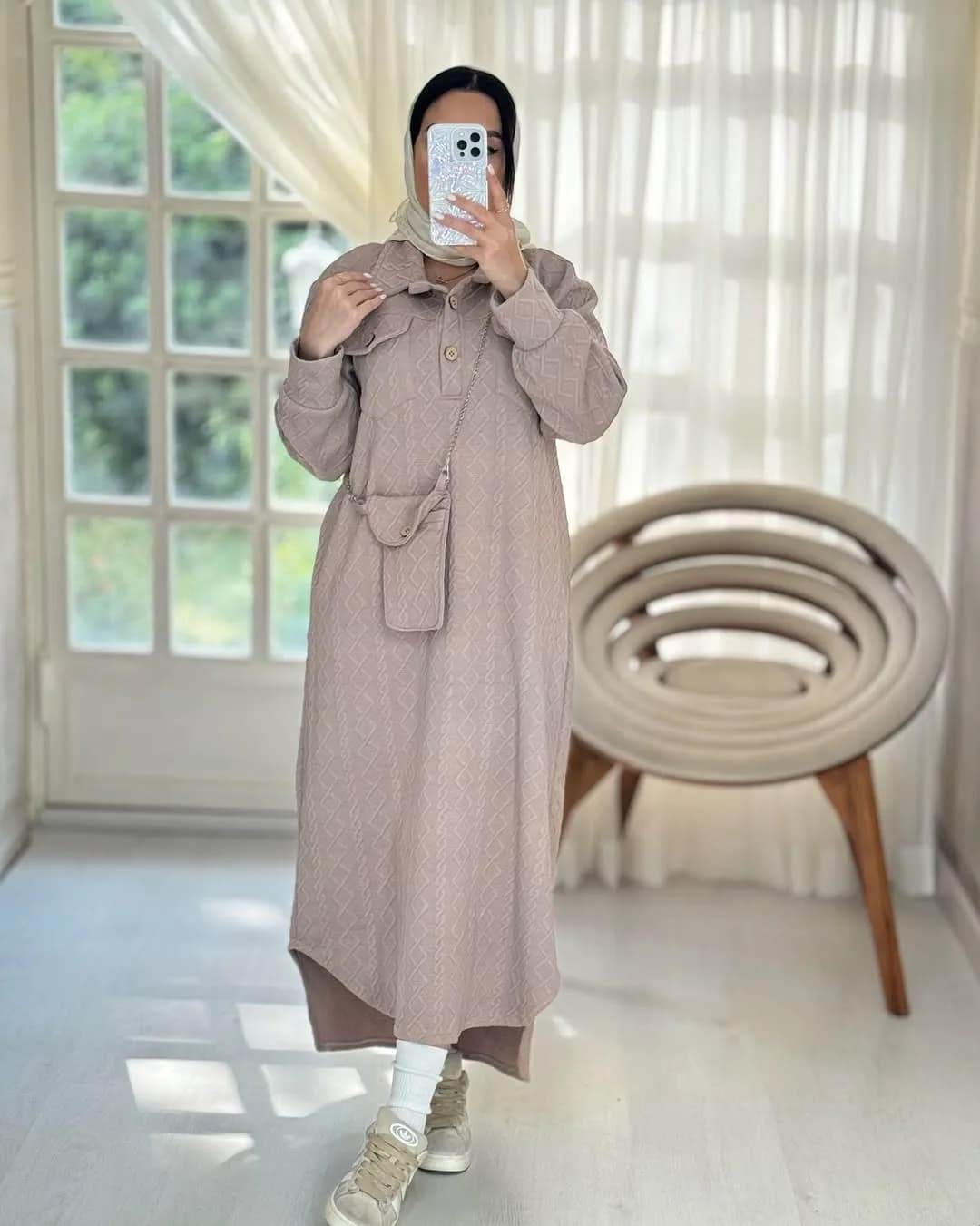 ست کیف و لباس — رنگ صورتی — نمای رویتن — بند زنجیری