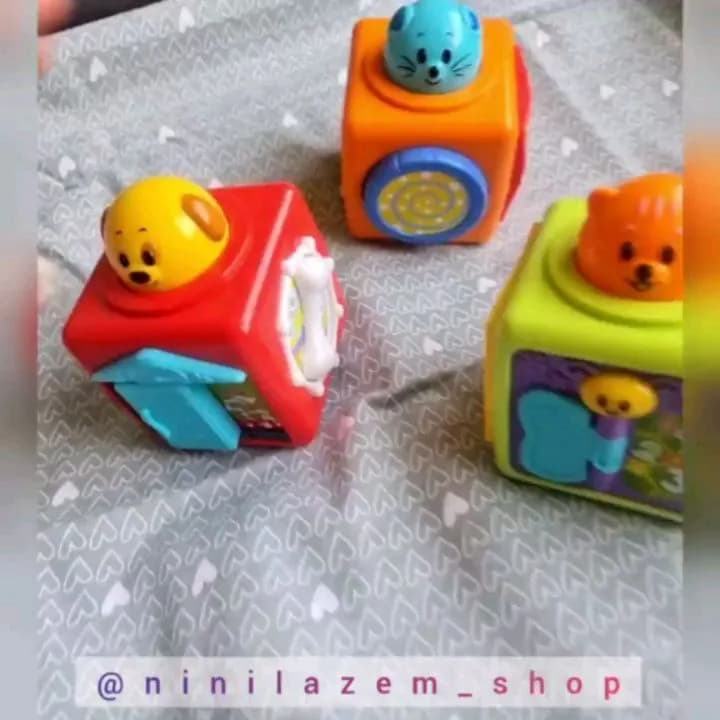 اسباب بازی مکعب ۳ عددی WinFun، رنگ قرمز، نارنجی و سبز، جنس پلاستیک، طرح شخصیت کارتونی، مکعبی