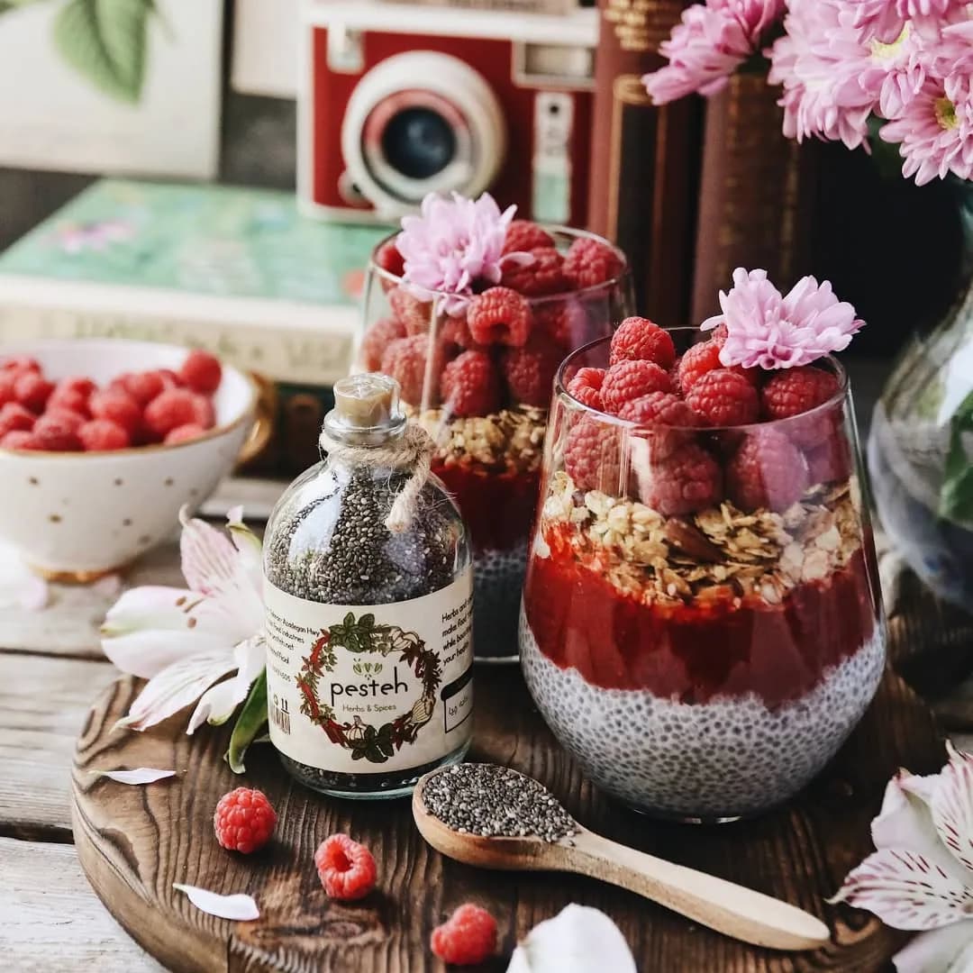 دانه چیا، رنگ خاکستری و قرمز، دانه ریز