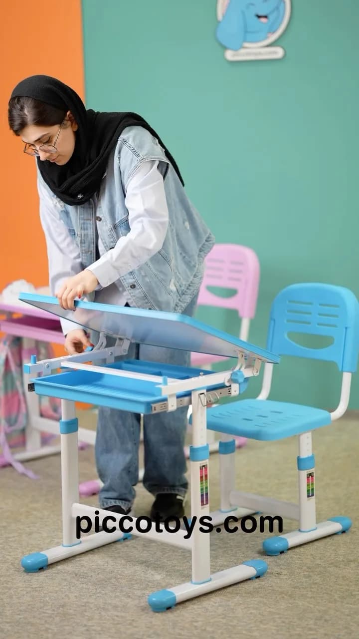میز تحریر کودک ارگونومیک، رنگ آبی و سفید، جنس پلاستیک و فلز، میز و صندلی ارگونومیک