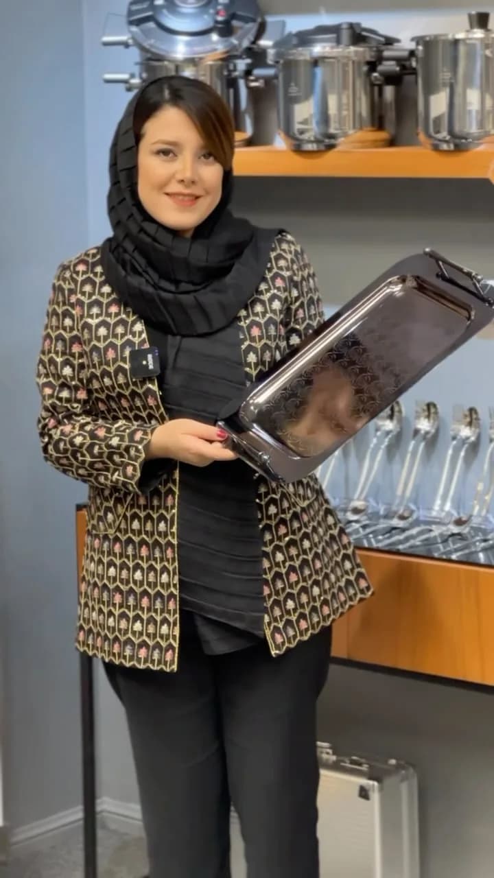 سینی پذیرایی، رنگ نقرهای، جنس استیل، مستطیلی، دستهدار
