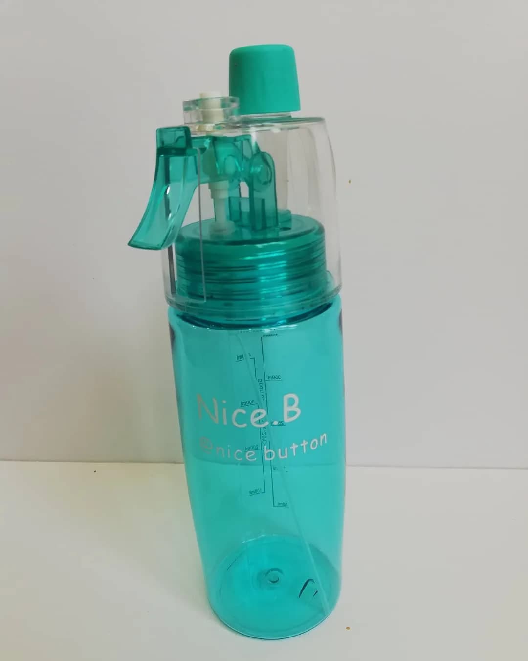 بطری اسپری دار ورزشی Nice.B، رنگ فیروزهای و شفاف، جنس پلاستیک، ابزار ورزشی، گنجایش بالا