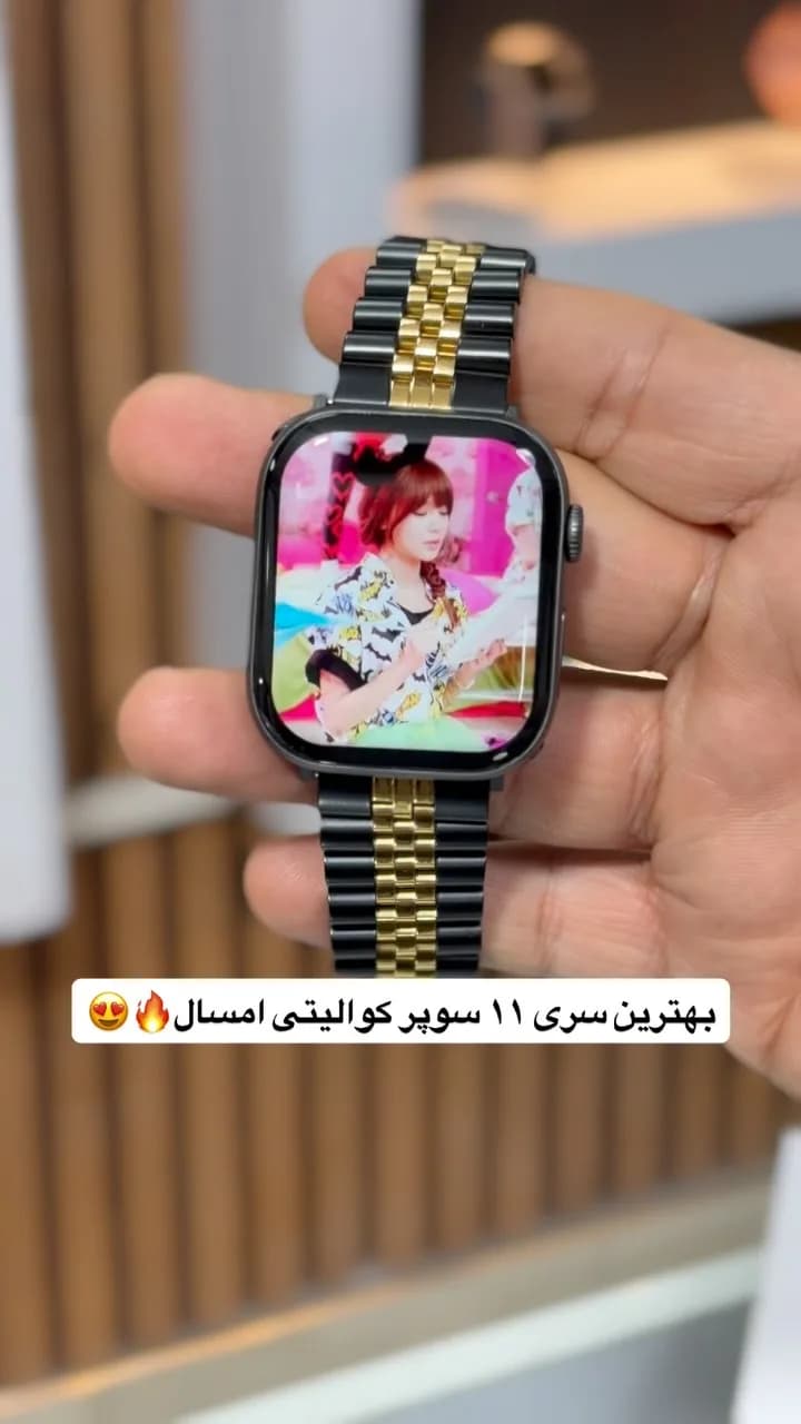 ساعت هوشمند، رنگ مشکی و طلایی، جنس فلز، ساعت هوشمند مستطیلی با بند فلزی