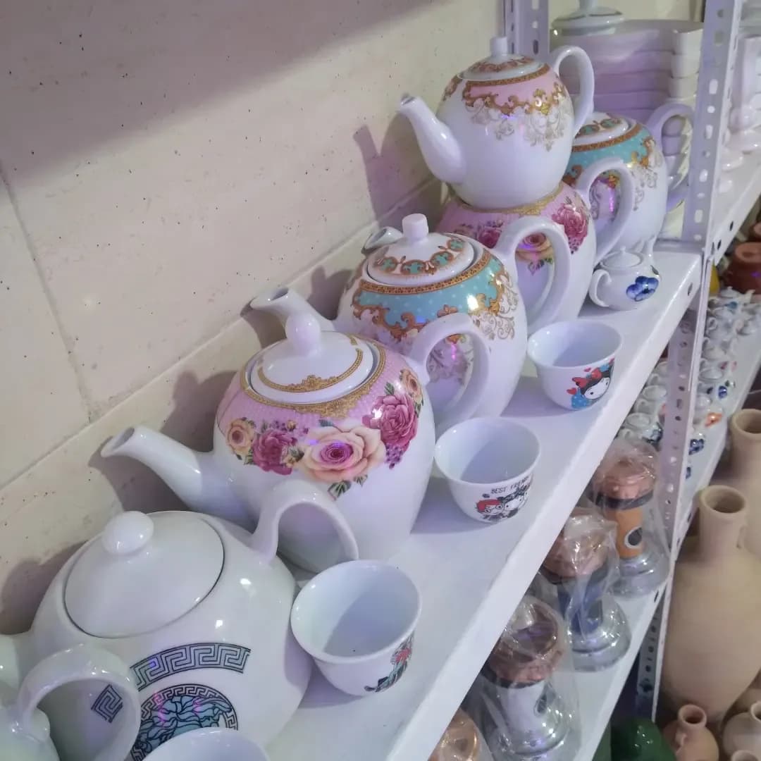 قوری چینی نقشدار — رنگ سفید — نمای چندکالا — چینی