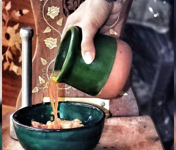 دیزی سفالی لالجین — رنگ سبز — نمای محیط — لالجین