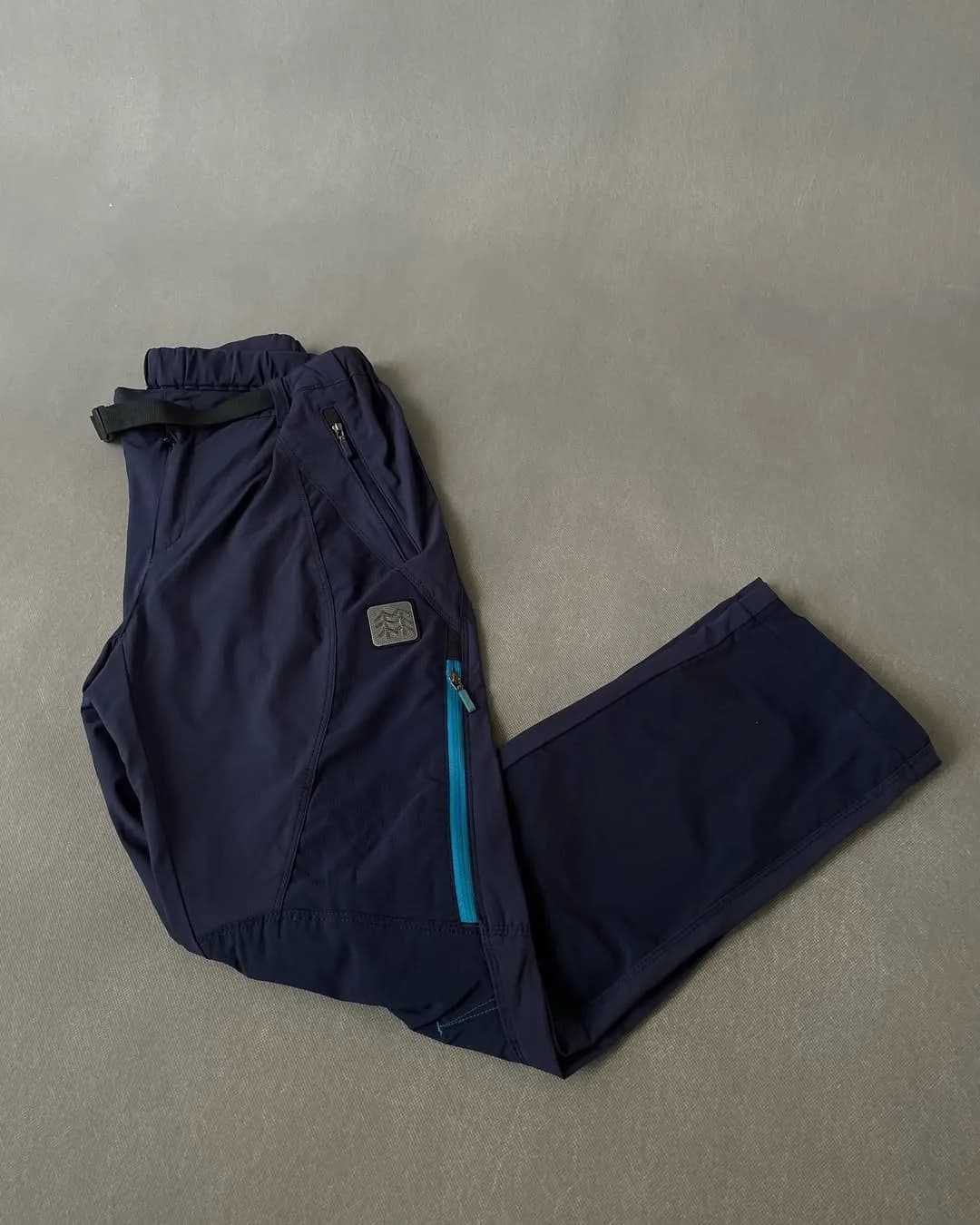 شلوار کوهنوردی Kolon Sport، رنگ سرمهای و آبی، راسته اسپرت