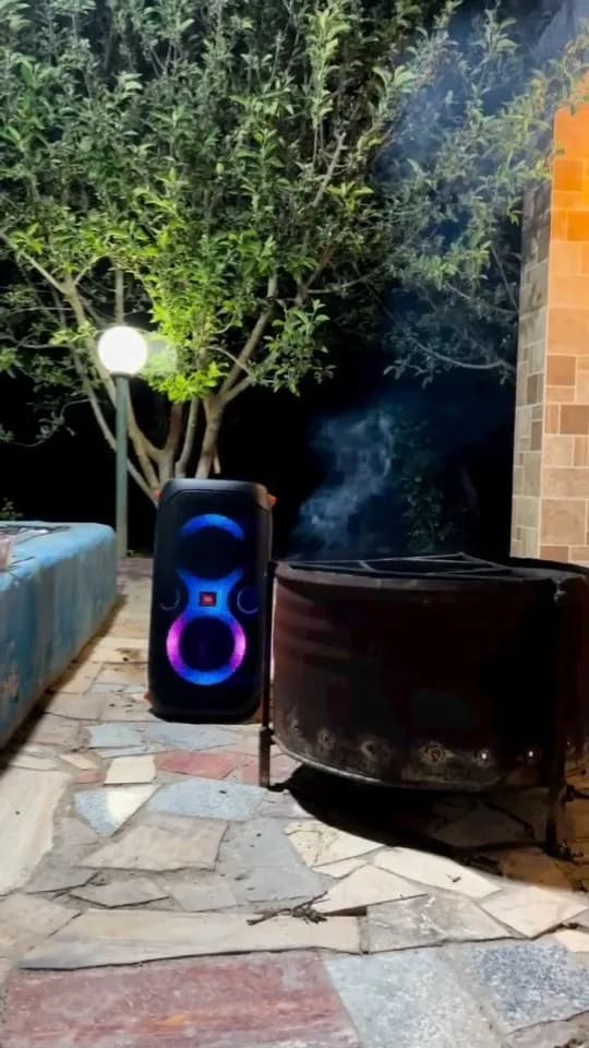 اسپیکر قابل حمل جیبیال، رنگ مشکی و آبی، جنس پلاستیک، ایستاده، بزرگ