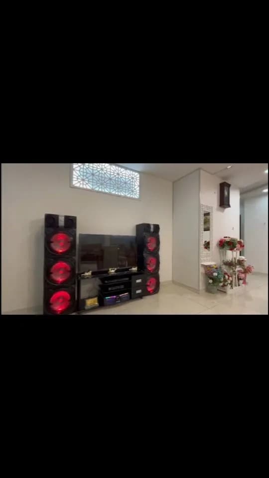 اسپیکر AW-X3000 DSP PRO با شش ساب ۱۲ اینچ آیوا، رنگ مشکی و قرمز، جنس پلاستیک، ایستاده، بزرگ