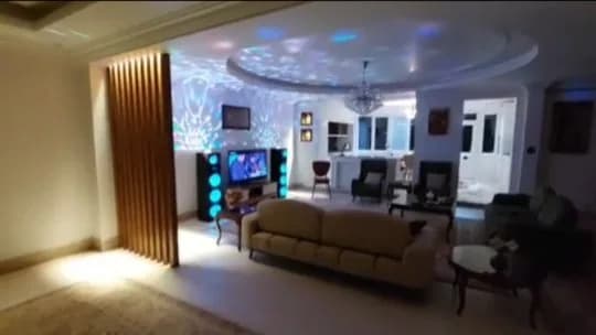 اسپیکر سوپر باس با رادیو مکسیدر، رنگ مشکی و آبی، ایستاده، نوردار