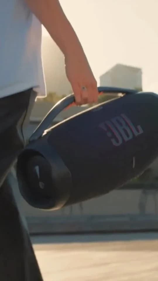 اسپیکر ضدآب Boombox 3، رنگ مشکی، جنس پلاستیک، استوانهای قابل حمل