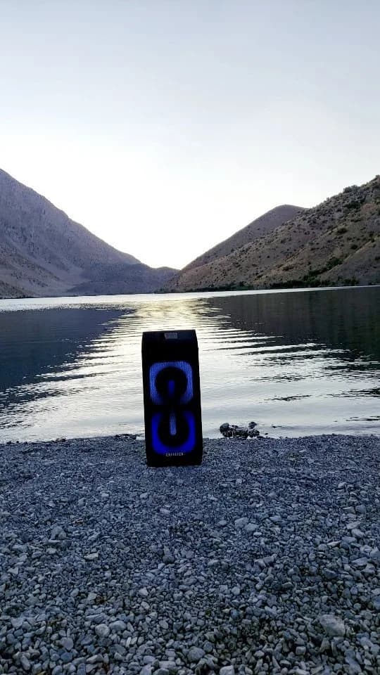 اسپیکر شارژی آیوا، رنگ مشکی و آبی، جنس پلاستیک، مستطیلی، کوچک