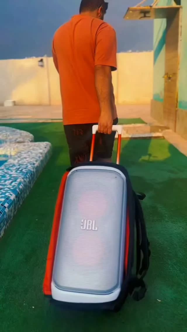 اسپیکر چرخدار سفید، رنگ مشکی و نارنجی، جنس پلاستیک، دستهای