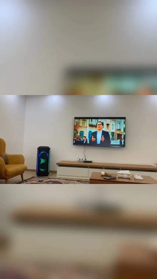 اسپیکر پارتیباکس JBL، رنگ مشکی و آبی، جنس پلاستیک، استوانهای