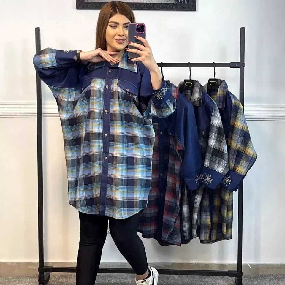 مانتو قوارهدار، رنگ سرمهای، آبی و زرد، طرح چهارخانه، بلند، یقه مردانه، آستین بلند، گشاد