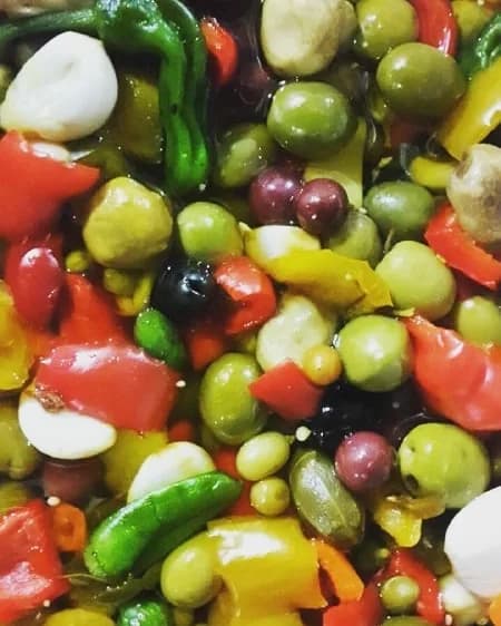ترشی مخلوط، رنگ سبز، قرمز و سفید، خردشده