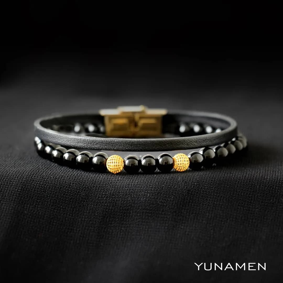 دستبند چرم و سنگ مردانه یونامن، رنگ مشکی و طلایی، جنس فلز، ست دستبند مهرهای و چرمی