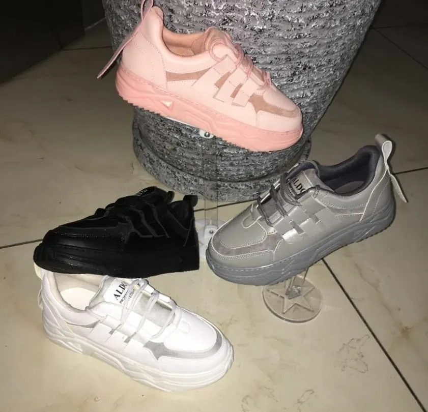 کتانی چسبی ساده زنانه (صورتی، طوسی، مشکی) — عکس ۲