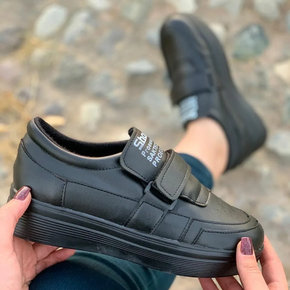 کتانی چسبی ساده زنانه کرم — عکس ۲