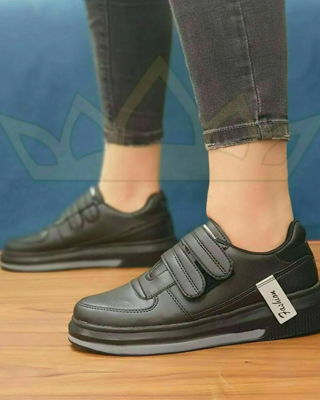 کتانی چسبی ساده زنانه مشکی — عکس ۵