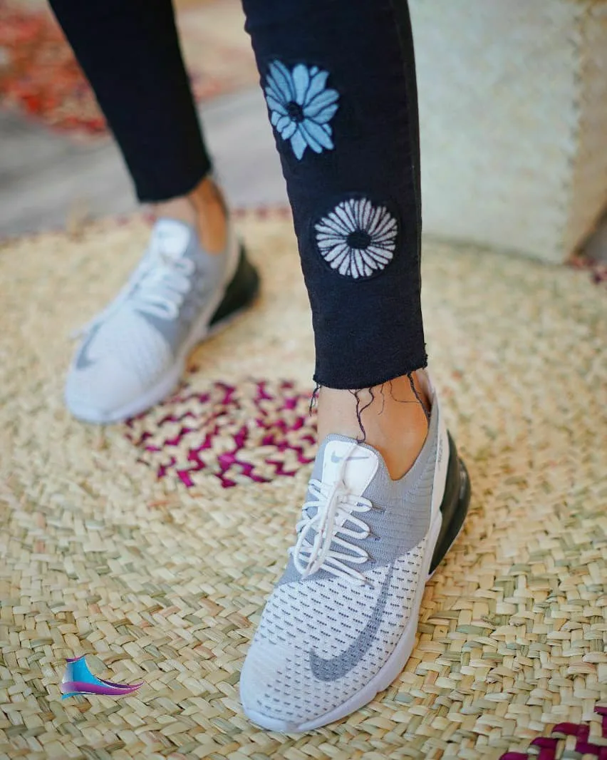 کتانی اسپرت زنانه سرمه‌ای — عکس ۲