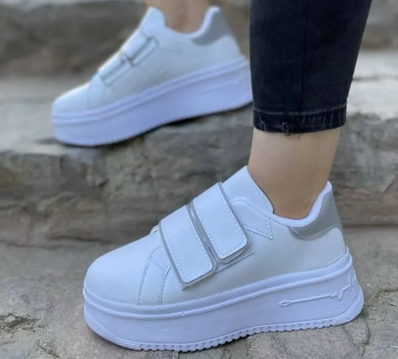 کتانی چسبی زنانه سفید و طوسی — عکس ۲