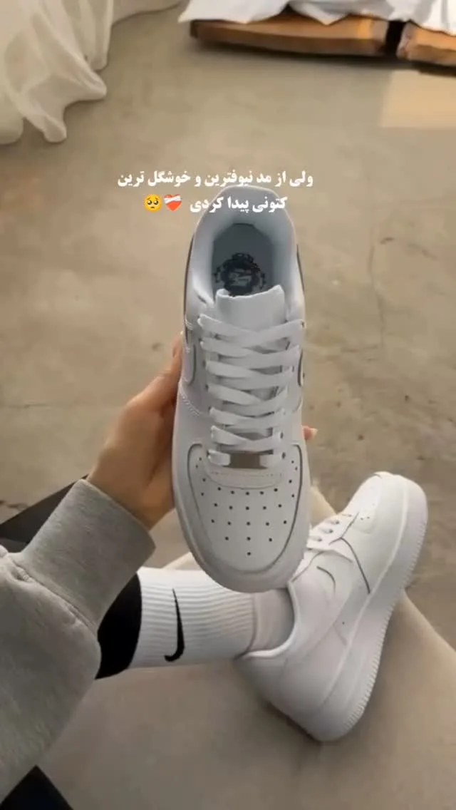 کتانی بنددار زنانه سفید نایکی، لژدار
