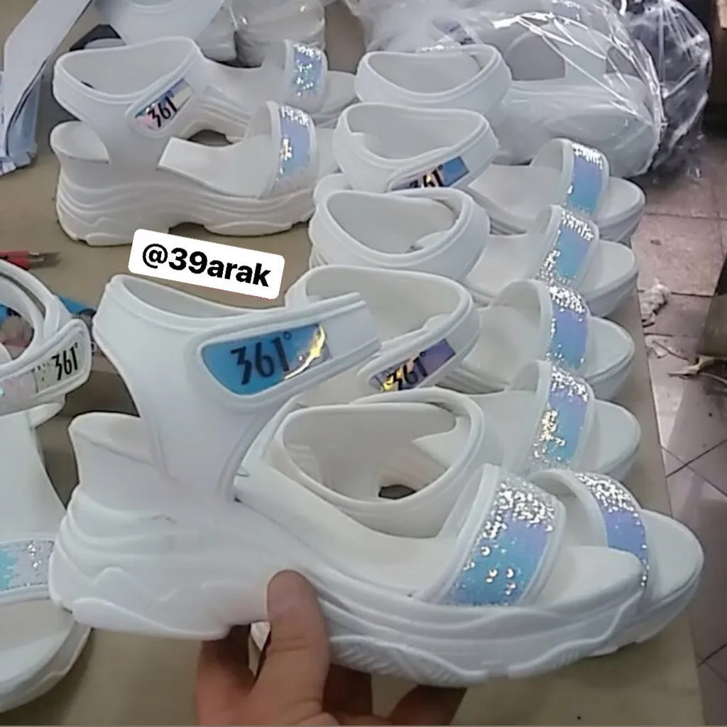 صندل دو رنگ سفید و مشکی بالانسیگا، رنگ آبی، جنس پلاستیک، لژدار، بندی، جلو باز