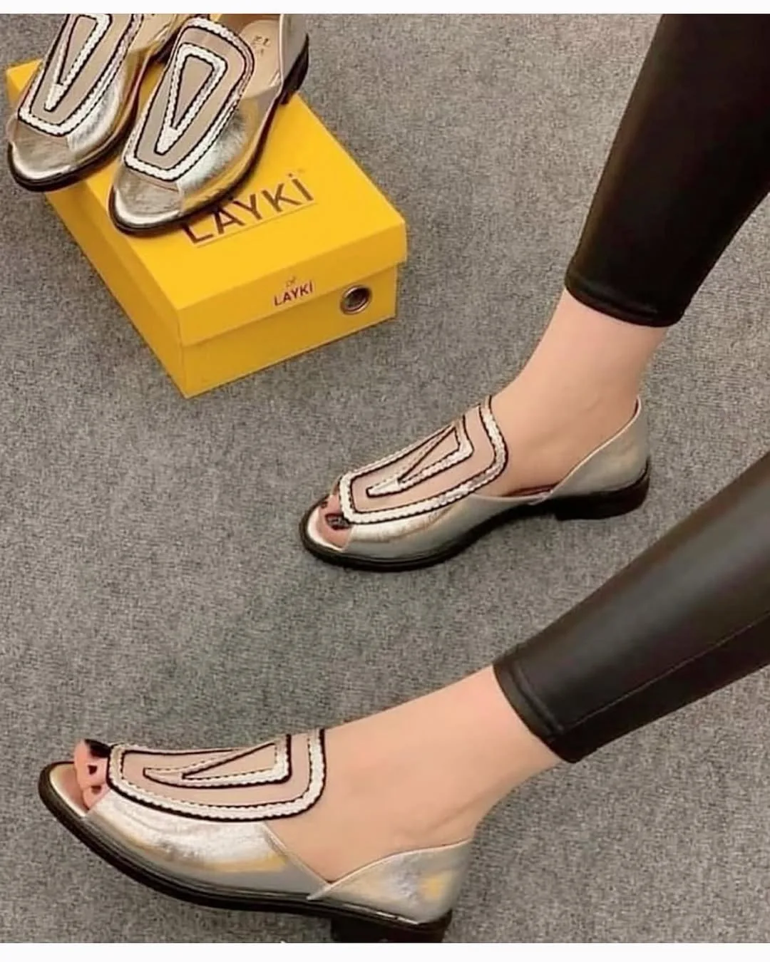 کفش زنانه در چهار رنگ — عکس ۲