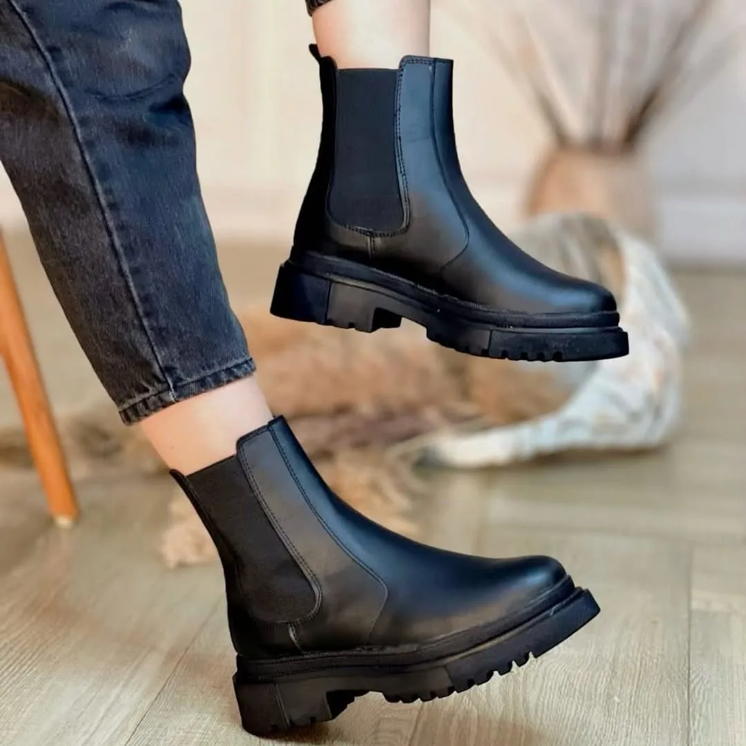 بوت بغل کش چرم زنانه، رنگ مشکی، پاشنه تخت