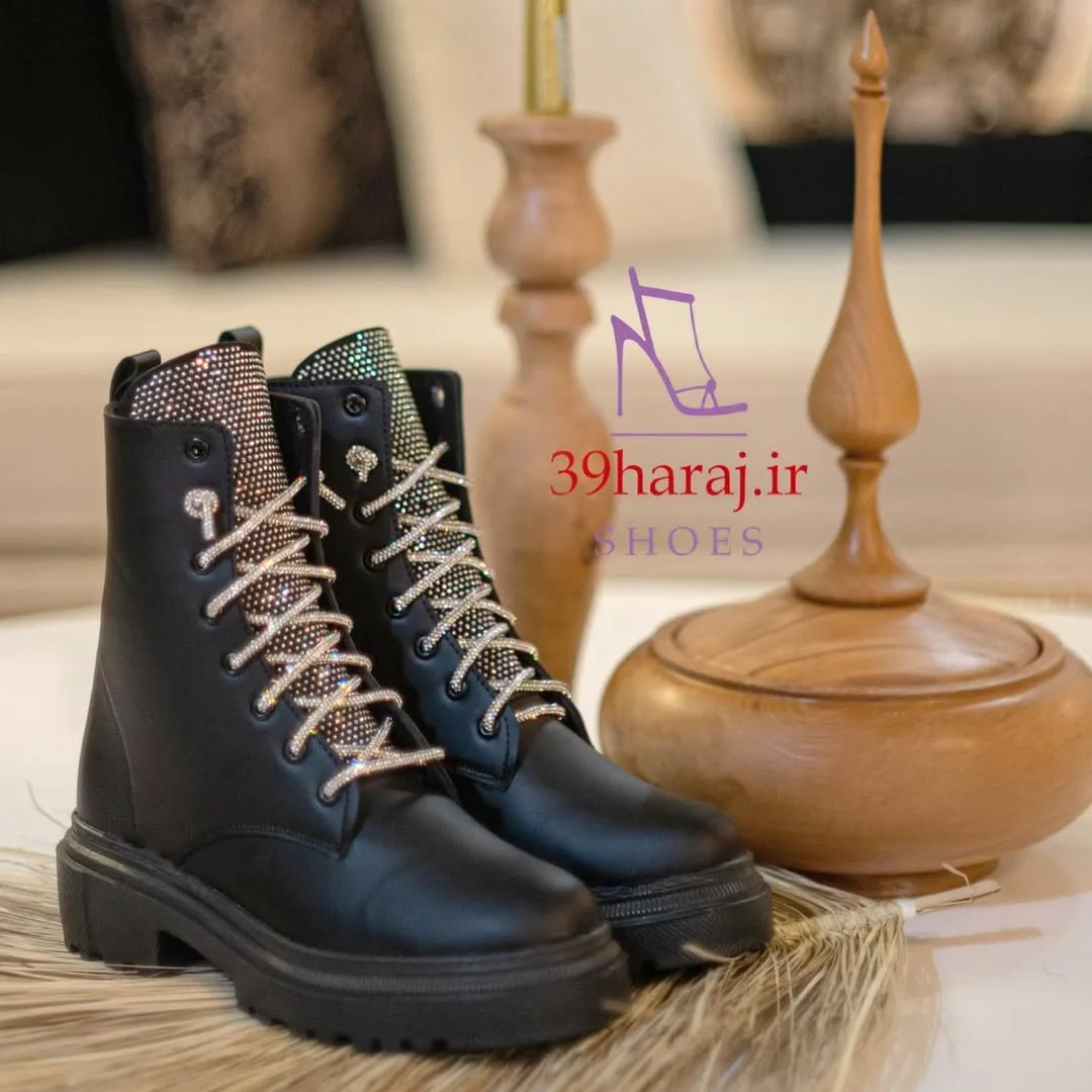بوت نگین‌دار چرم حوله‌ای