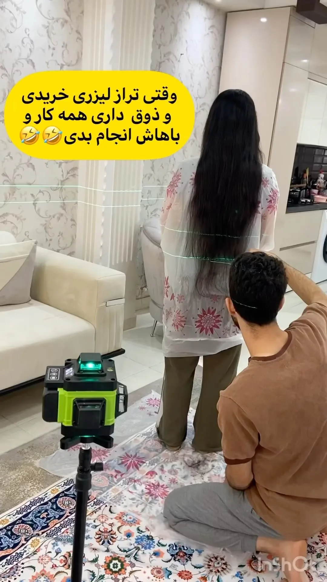 تراز لیزری ۱۶ خط نور سبز ریموت‌دار باس، رنگ مشکی، جنس پلاستیک و فلز، مدل دیجیتال با سه‌پایه